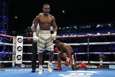 El estadounidense, de 30 años, subió cómo la espuma tras su victoria ante Mikey García y la posterior sobre Shawn Porter para unificar los cinturones WBC e IBF del peso welter. Técnicamente es un púgil completísimo y ya tiene el nombre suficiente para ser ídolo de masas. Un accidente de tráfico el pasado septiembre le ha dejado en el dique seco. Parece que puede ofrecer el mismo nivel, pero hasta que no se le vea en acción la duda seguirá sobre él.