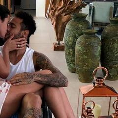 Neymar disfruta con su novia en las horas previas a operarse