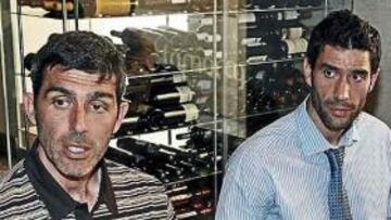 <b>AYER SE CONJURÓ CON FERNANDO SANZ PARA SUBIR A PRIMERA.</b> Muñiz mantiene una buena relación con el actual presidente del Málaga, Fernando Sanz (a la derecha de la imagen) a pesar de todo el dinero que le adeudan.