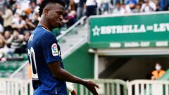 Vinicius hace el gesto del popular tiktoker Khaby Lame para celebrar el 0-1 al Elche.