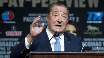 Bob Arum, promotor de boxeo, busca reiniciar sus actividades en Florida. 