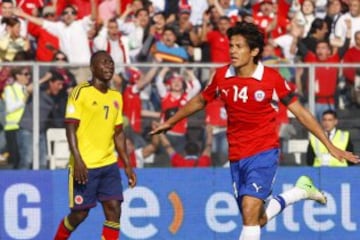 Futbol, Chile vs Colombia. 
Eliminatorias a Brasil 2014. 
El jugador de Chile Matias Fernandez  celebra su gol contra Colombia durante el partido jugado por las eliminatorias a Brasil 2014 jugado en el estadio Monumental.
Santiago, Chile. 