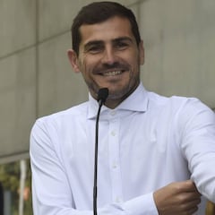 Subastan playera de Iker Casillas para ayudar a Honduras
