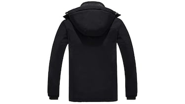 El mejor básico para este invierno (que gana puntos cada día) es esta chaqueta de montaña cortavientos e impermeable