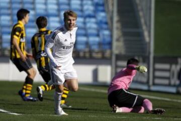 Odegaard marcó su primer tanto oficial con el Real Madrid Castilla ante el Barakaldo.