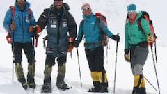 Alex Txikon hace historia y corona el Nanga en invierno