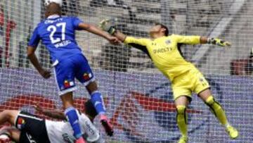 Una de las principales tapadas de Justo Villar, ante un remate de Benegas.