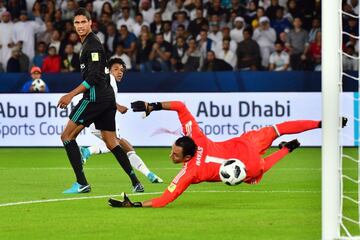 Romarinho makes it 1-0 for Al Jazira.