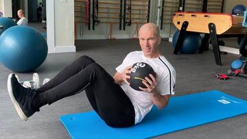 Zidane, realizando ejercicio físico en su casa madrileña.