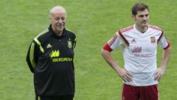 Del Bosque: "Me consta que Casillas es feliz y se siente útil"