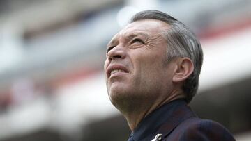¡La afición pide cambios en Chivas! Se hace tendencia el #FueraHiguera