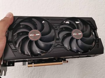 Tiene un terminado modesto con dos ventiladores