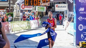 Unos 300 triatletas participar¨¢n el s¨¢bado en la XII edici¨®n del Bilbao Triathlon