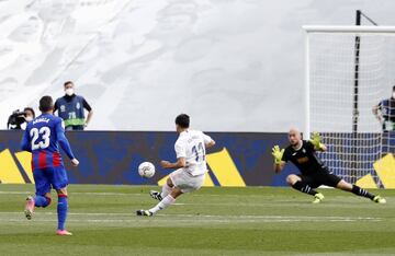 Asensio marca el 1-0 al Eibar. 