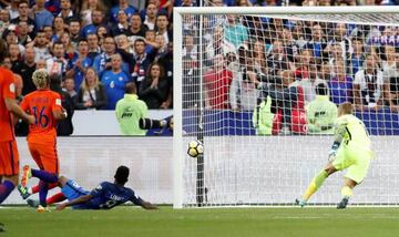 Soccer Football - 2018 World Cup Qualifications - Europe - France vs Netherlands - Saint-Denis, France - August 31, 2017 France's Thomas Lemar scores their third goal REUTERS/Christian Hartmann