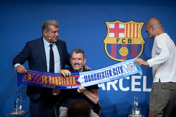 Joan Laporta, Pep Guardiola y Juan Carlos Unzué han presentado esta mañana el partido benéfico contra la ELA que disputarán el Barcelona y el Manchester City. 

