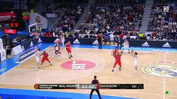 Llull no tiene límite: ¡triple desde el medio del campo!