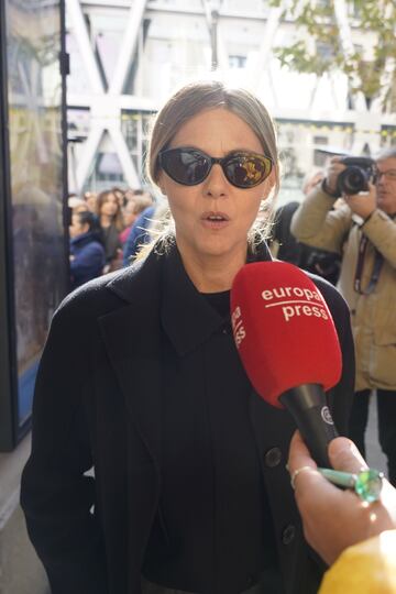 Manuela Velasco en la capilla ardiente de su tía, Concha Velasco.