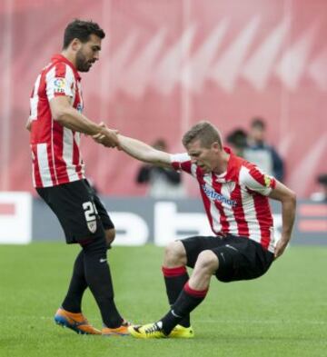 Muniain se queja de un golpe