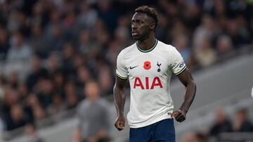 Davinson Sánchez en un partido de Tottenham.