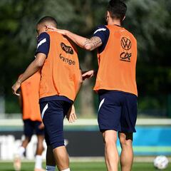 Giroud pone el armisticio... y Mbappé no lo firma