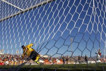 Donoso ya batió a Salazar para el gol que le significó el título a Cobresal.