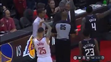 Padre e hijo frente a frente y ocurre uno de los gestos más feos vistos en la NBA...