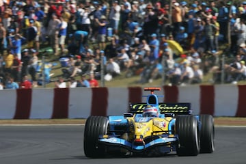 Con un circuito de Barcelona absolutamente entregado al piloto espa?ol, la Alonsoman赤a y la marea azul tomaron las gradas. Alonso luch車 hasta el l赤mite contra el McLaren-Mercedes de Kimi Raikkonen, pero finalmente termin車 segundo tras un problema con uno de sus neum芍-ticos. Esos compuestos de Michelin, en cualquier caso, y c車mo se adapt車 Fernando a ellos fueron claves para su 谷xito.
