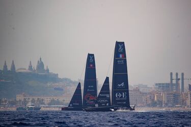 Luna Rossa Prada Pirelli apaga y enciende la luz del debut en Barcelona