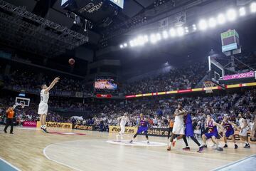 Jaycee Carroll lanza a canasta a 3 segundos del final consiguiendo el triple de la victoria.