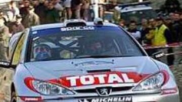 <B>IMPARABLE</B>. El piloto francés Gilles Panizzi sigue con paso firme su trayectoria hacia el triunfo del Rally de Catalunya.