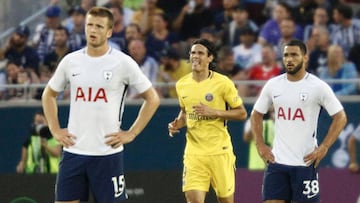 Edinson Cavani (C) f Paris Saint-Germain reacts after scoring a goal against the Tottenham Hotspur during their international friendly match on July 22, 2017 at Camping World Stadium in Orlando, Florida. / AFP PHOTO / Gregg Newton / Gregg Newton