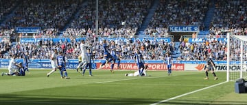 El árbitro anula el gol de Sergio Ramos por falta previa de Cristiano en un salto.