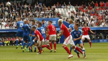 Gol 1-0 de Bale de falta directa en el 10'.