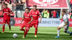 Leverkusen vence con Aránguiz de titular y acecha la cima