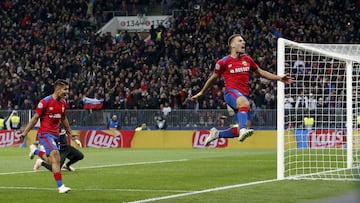 1-0. Nikola Vlasic celebró el primer gol.