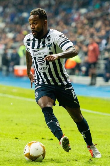 Jugador con potente disparo y una de las figuras de Rayados. Alguna vez ya dejó el futbol mexicano por el Valencia de España por lo cual no sería extraño que saliera de nuevo. 