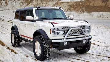 As&iacute; luce la Ford Bronco en honor al papamovil de Juan Pablo II