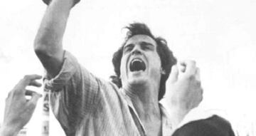 "Newell's carajo", un Bielsa eufórico tras ganar su primer título con Newell's en 1991.