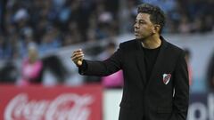 River Plate's coach Marcelo Gallardo gestures during the Argentine Professional Football League tournament match against Racing Club at the Presidente Peron stadium in Avellaneda, on October 23, 2022. (Photo by Luis ROBAYO / AFP)