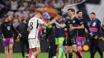 08/05/24 PARTIDO UEFA CHAMPIONS LEAGUE VUELTA SEMIFINAL REAL MADRID BAYERN MUNICH
MULLER KROOS SALUDO