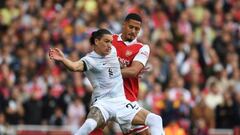 LONDON, ENGLAND - OCTOBER 09: William Saliba of Arsenal challenges Darwin Nunez of Liverpool during the Premier League match between Arsenal FC and Liverpool FC at Emirates Stadium on October 09, 2022 in London, England. (Photo by Stuart MacFarlane/Arsenal FC via Getty Images)