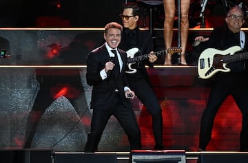 Luis Miguel durante su concierto en el estadio Santiago Bernabéu.