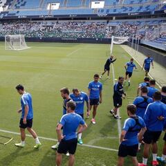 Martín Vázquez y 3.500 niños vieron entrenarse al Málaga