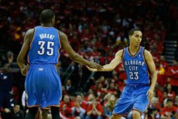 Rockets 94 - Thunder 103 (2-4). Celebración de los jugadores por su pase a la semifinal de la conferencia Oeste.