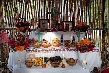 ¿Cuándo se pone y se quita la ofrenda por el Día de Muertos en México?