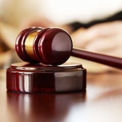 Se endeuda con varios préstamos sin pagar con su jubilación, le llegan las amenazas y acaba cobrando casi 6.000 euros de indemnización