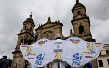 En Cartagena, Bogotá y varias ciudades del país se vivió un día de paz. La firma de los Acuerdos emocionó a los colombianos.