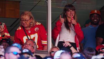 KANSAS CITY, MISSOURI - SEPTEMBER 24: Taylor Swift reacts during the first half of a game between the Chicago Bears and the Kansas City Chiefs at GEHA Field at Arrowhead Stadium on September 24, 2023 in Kansas City, Missouri.   Jason Hanna/Getty Images/AFP (Photo by Jason Hanna / GETTY IMAGES NORTH AMERICA / Getty Images via AFP)