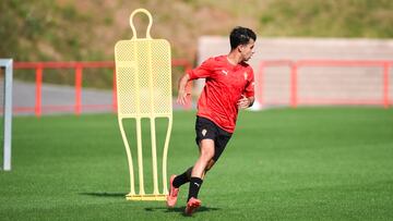 30-07-25. NACHO MARTÍN, EN EL ENTRENAMIENTO DEL SPORTING EN MAREO.